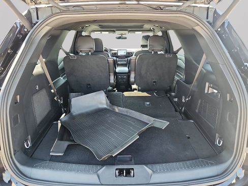 Used 2023 Ford Explorer XLT AWD/4WD image 26