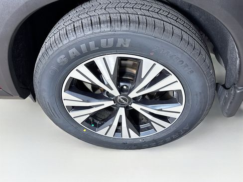 Used 2023 Nissan Rogue SV image 35