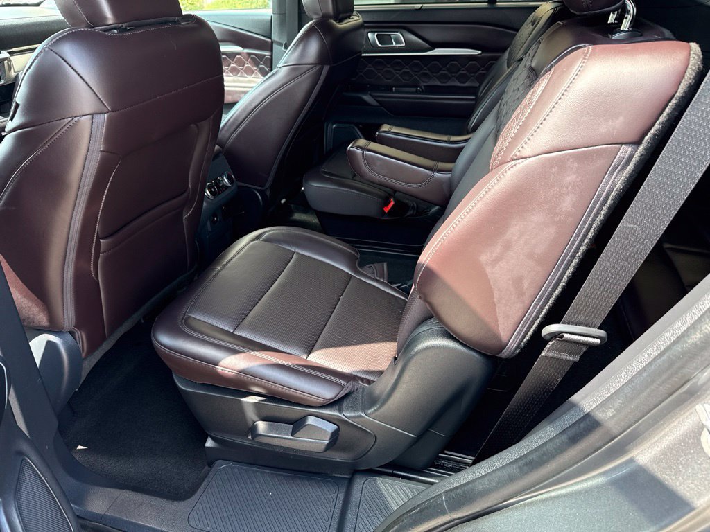 Used 2025 Ford Explorer Platinum w/ LUX Leather Package AWD/4WD image 20
