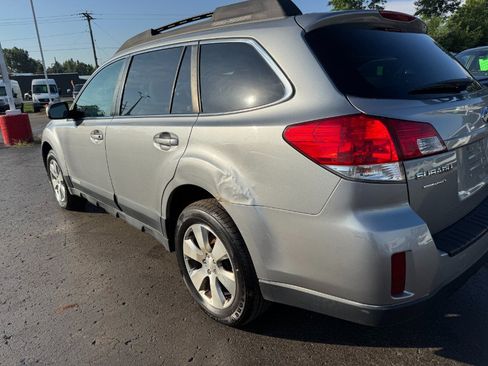 Used 2010 Subaru Outback 3.6R Limited AWD/4WD image 10
