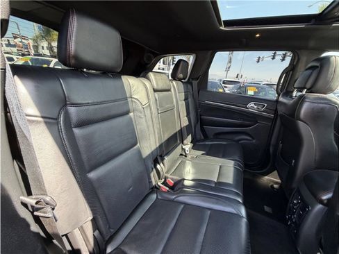 Used 2018 Jeep Grand Cherokee Trailhawk w/ Trailhawk Luxury Group image 31