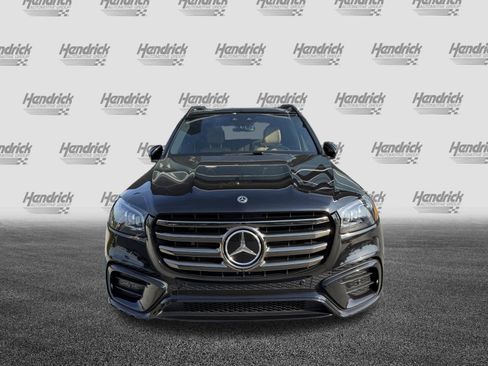 Used 2024 Mercedes-Benz GLS 450 4MATIC image 3