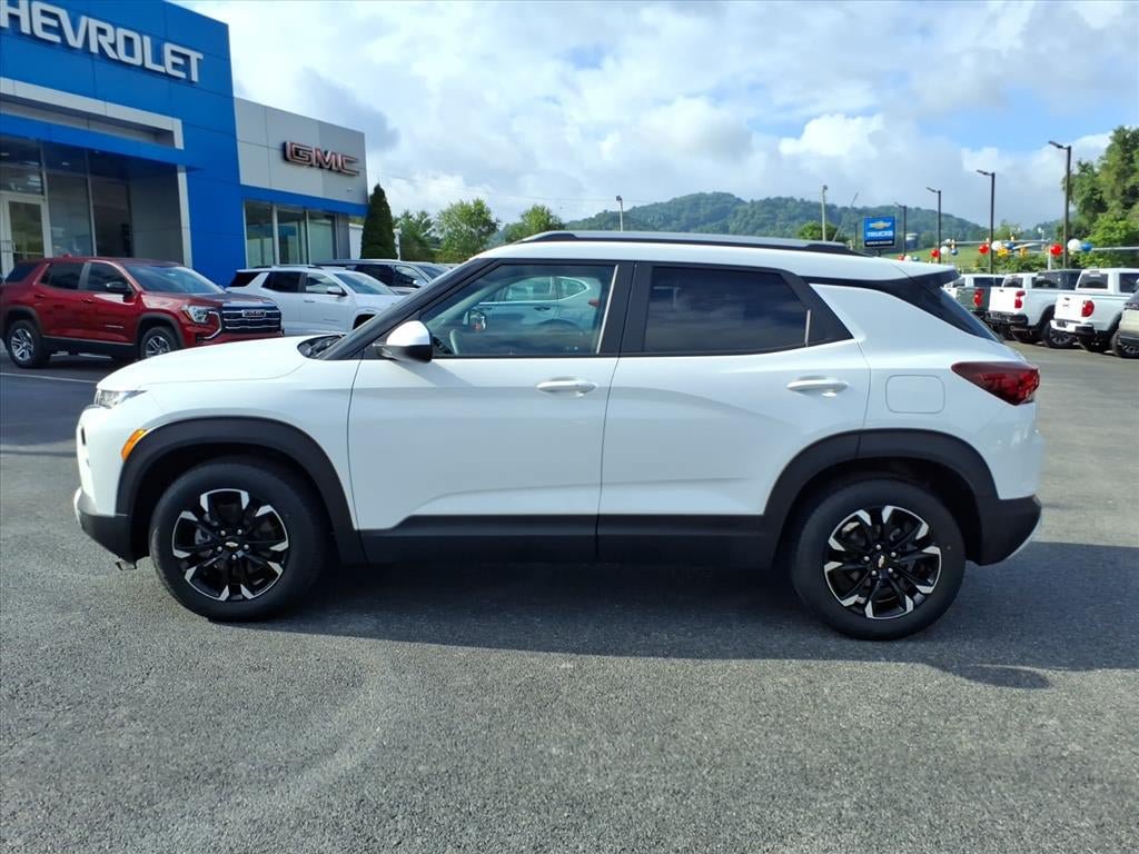 Used 2023 Chevrolet TrailBlazer LT FWD image 2