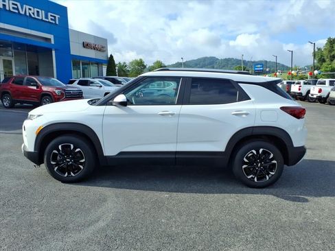 Used 2023 Chevrolet TrailBlazer LT FWD image 2