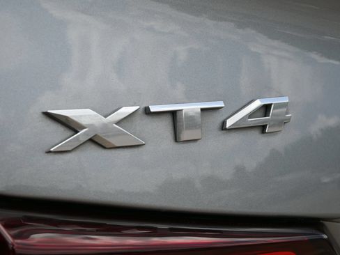 Used 2024 Cadillac XT4 Luxury w/ Cold Weather Package FWD image 22