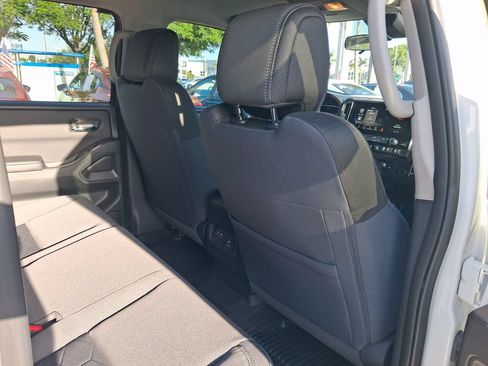 Used 2025 Nissan Frontier SV w/ SV Convenience Package RWD image 20