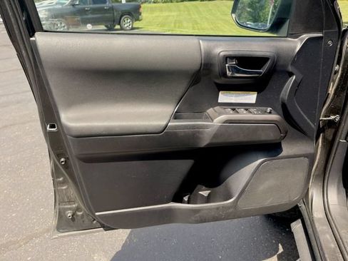 Used 2019 Toyota Tacoma TRD Off-Road AWD/4WD image 21