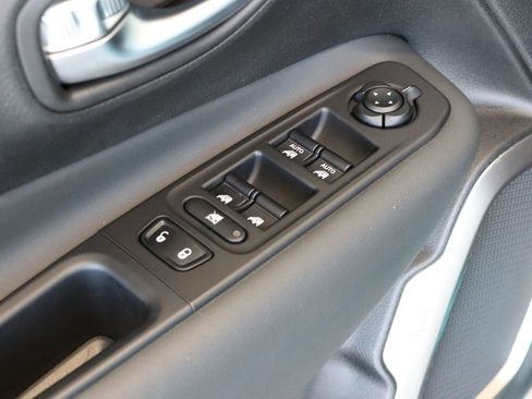Used 2022 Jeep Renegade Limited w/ Sun, Sound & Wheels Group AWD/4WD image 21
