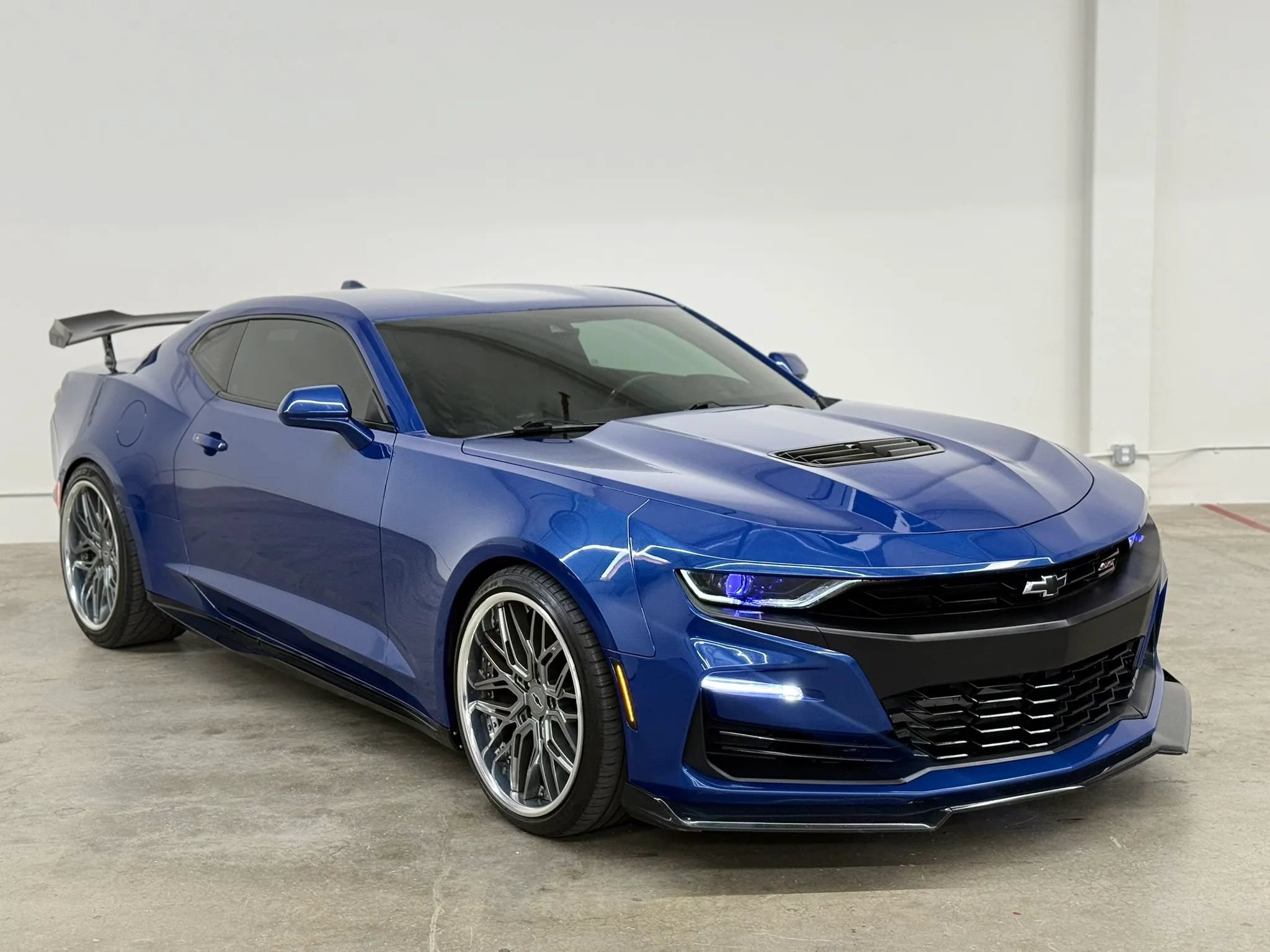 Used 2020 Chevrolet Camaro SS RWD image 3
