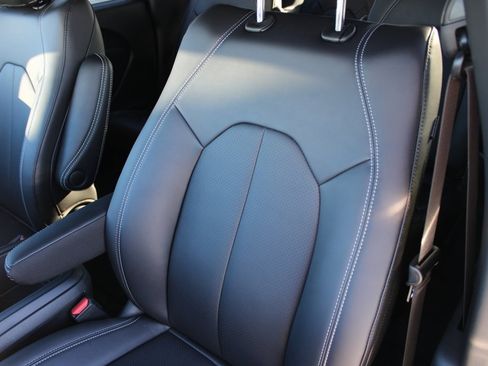 New 2026 Chrysler Pacifica Select image 23