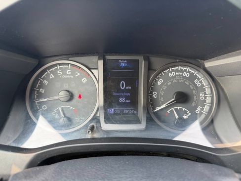 Used 2017 Toyota Tacoma TRD Off-Road w/ Tow Package (A/T) AWD/4WD image 21