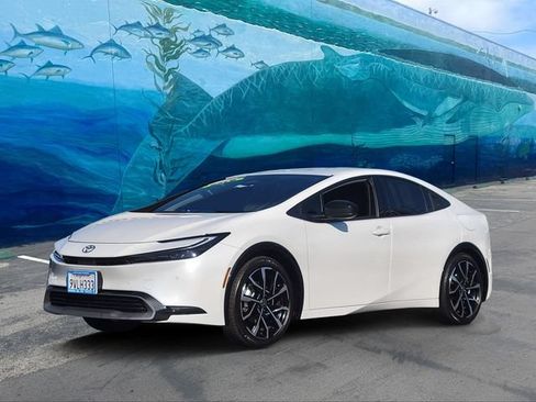 Used 2026 Toyota Prius Plug-In Hybrid FWD image 3