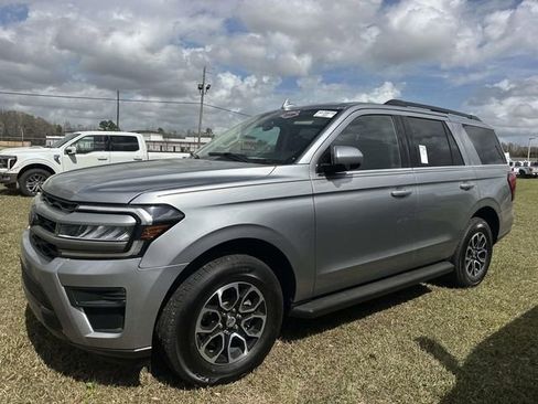 Used 2024 Ford Expedition XLT image 16
