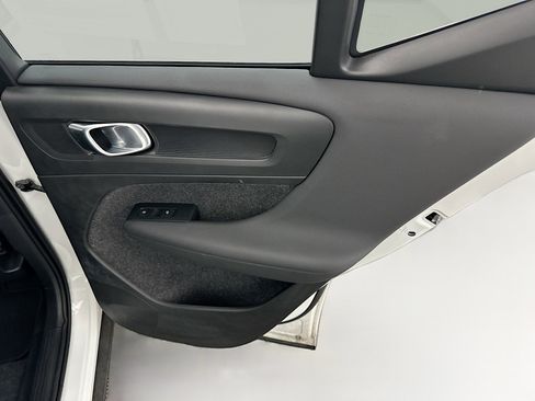 Used 2025 Volvo XC40 B5 Core image 32