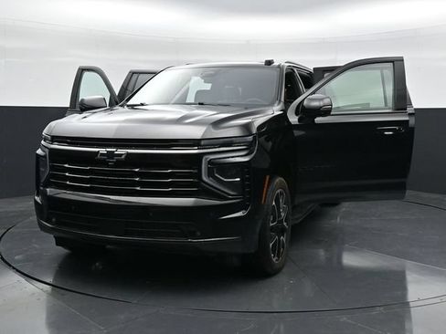 Used 2025 Chevrolet Suburban RST w/ Comfort Package AWD/4WD image 43