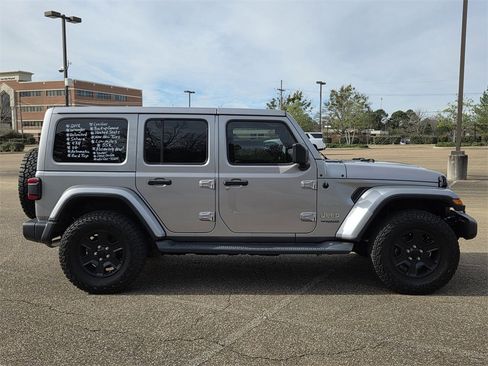 Used 2018 Jeep Wrangler Unlimited Sahara w/ Cold Weather Group image 3