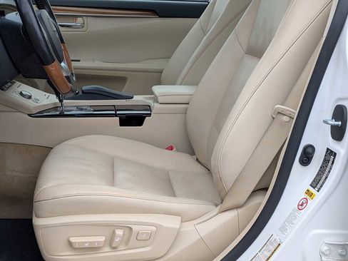 Used 2015 Lexus ES 300h image 13
