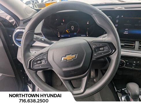 Used 2025 Chevrolet Trax LT image 5