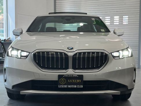 Used 2024 BMW 530i RWD image 2