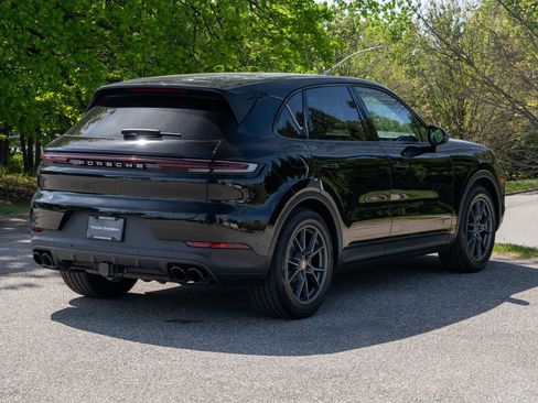 Used 2024 Porsche Cayenne w/ Premium Package Plus (PFM) AWD/4WD image 7
