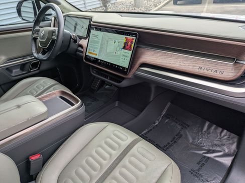 Used 2023 Rivian R1S Launch Edition image 31