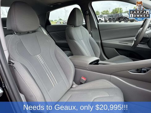 Used 2025 Hyundai Elantra SEL FWD image 24