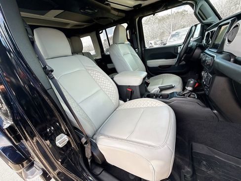 Used 2021 Jeep Wrangler Unlimited Sahara image 32