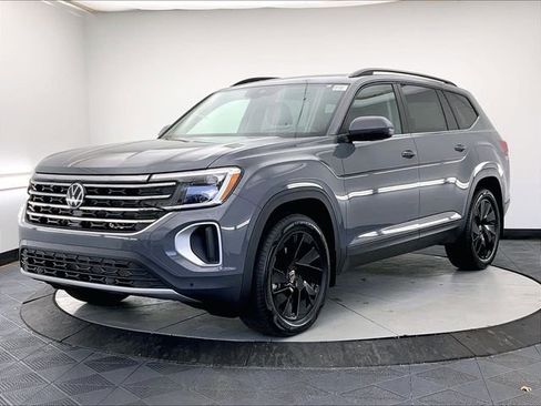 New 2026 Volkswagen Atlas SE image 2