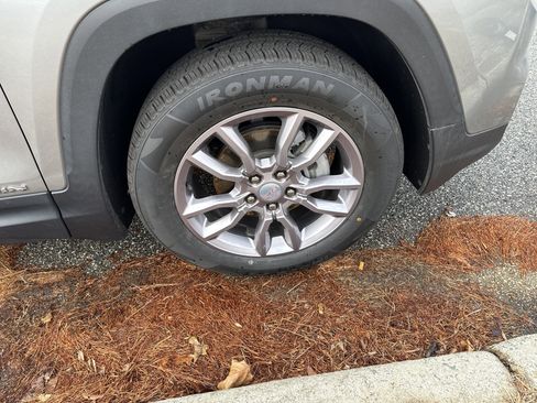 Certified 2023 GMC Terrain SLT image 6