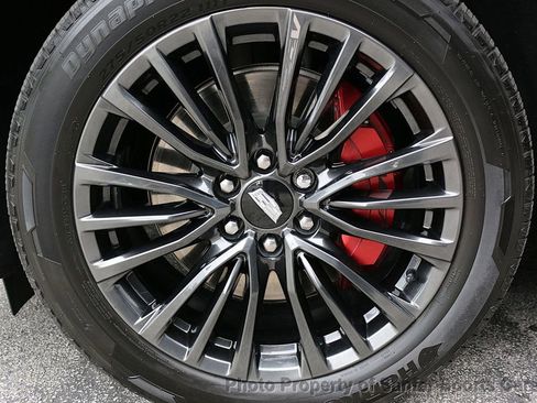 Used 2024 Cadillac Escalade ESV V AWD/4WD image 21