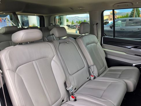 Used 2022 Jeep Wagoneer Series I AWD/4WD image 18