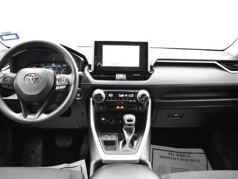 Used 2024 Toyota RAV4 XLE FWD image 19