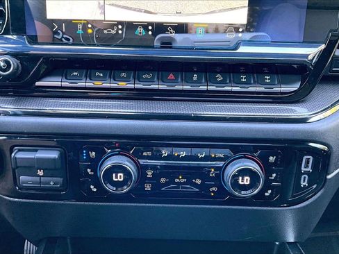 Used 2022 Chevrolet Silverado 1500 ZR2 w/ Technology Package AWD/4WD image 18