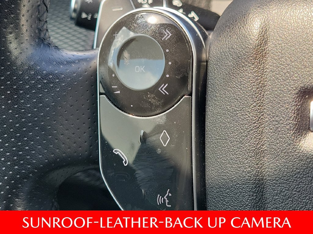 Used 2018 Land Rover Range Rover Velar R-Dynamic SE AWD/4WD image 30