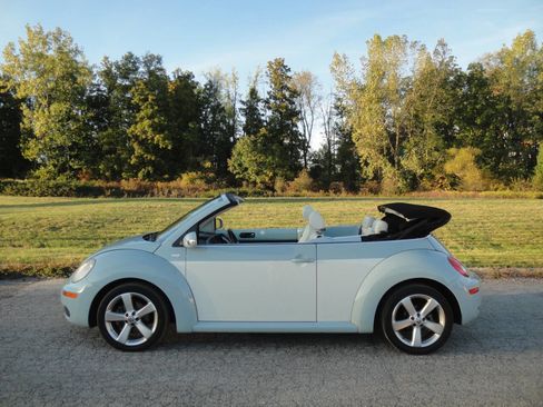 Used 2010 Volkswagen Beetle Final Edition image 14
