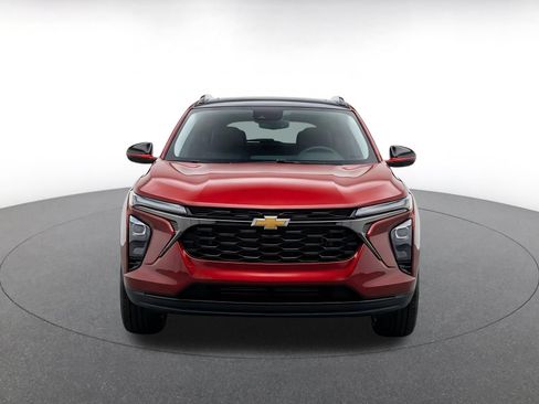 Used 2025 Chevrolet Trax LT w/ LT Convenience Package FWD image 2