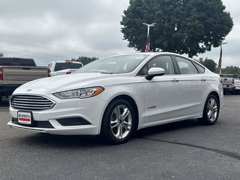 Used 2018 Ford Fusion SE image 3