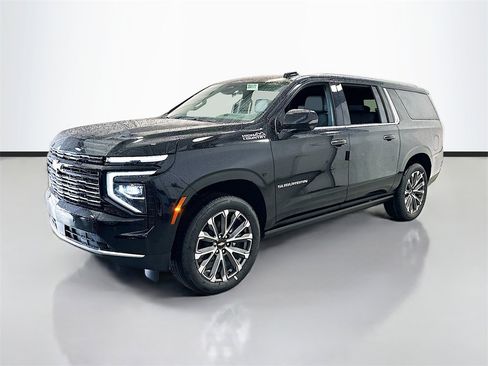 New 2026 Chevrolet Suburban High Country image 2
