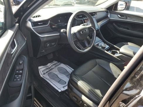 Used 2023 Jeep Grand Cherokee Limited AWD/4WD image 12