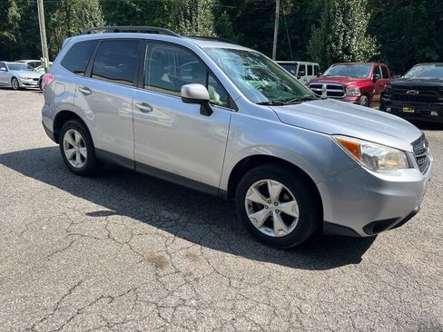 Used 2015 Subaru Forester 2.5i Limited AWD/4WD image 5