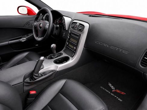 Used 2006 Chevrolet Corvette Coupe w/ Preferred Equipment Group RWD image 27