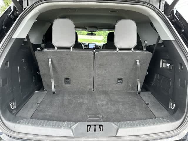 Used 2023 Ford Explorer XLT w/ Equipment Group 202A AWD/4WD image 24