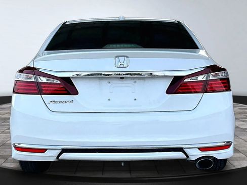 Used 2016 Honda Accord EX image 5