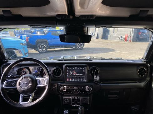 Used 2021 Jeep Gladiator Overland AWD/4WD image 12