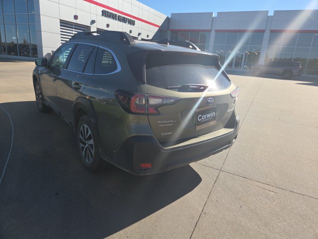 Used 2025 Subaru Outback Premium AWD/4WD image 6