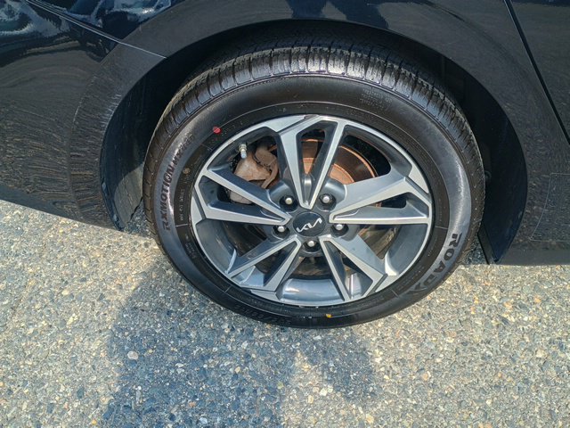 Used 2023 Kia Forte LXS w/ LXS Technology Package FWD image 11