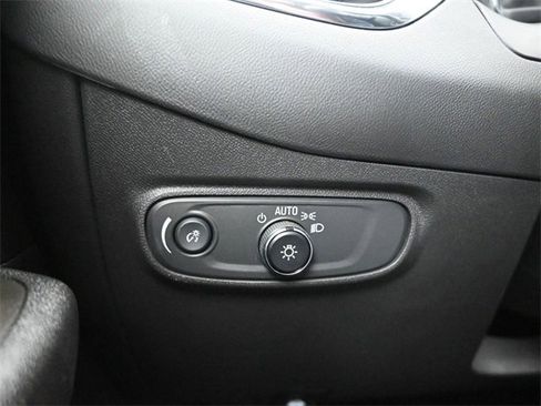 Used 2023 Chevrolet Equinox LT w/ Driver Convenience Package image 19