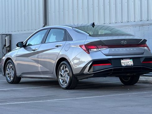 Used 2024 Hyundai Elantra SEL FWD image 6