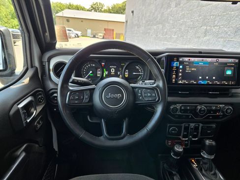 Used 2024 Jeep Wrangler Unlimited AWD/4WD image 34