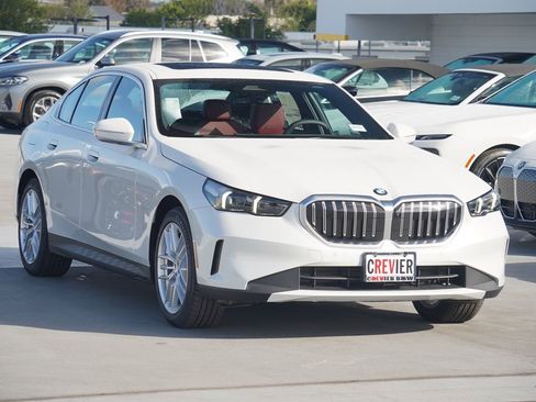 Used 2025 BMW 530i w/ Premium Package image 3